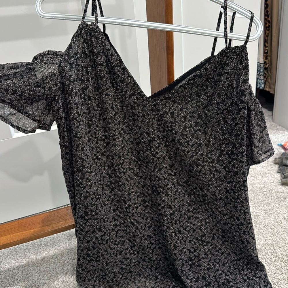 Cold shoulder flowy top